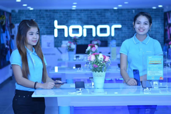 Megnyitott az első Honor Store